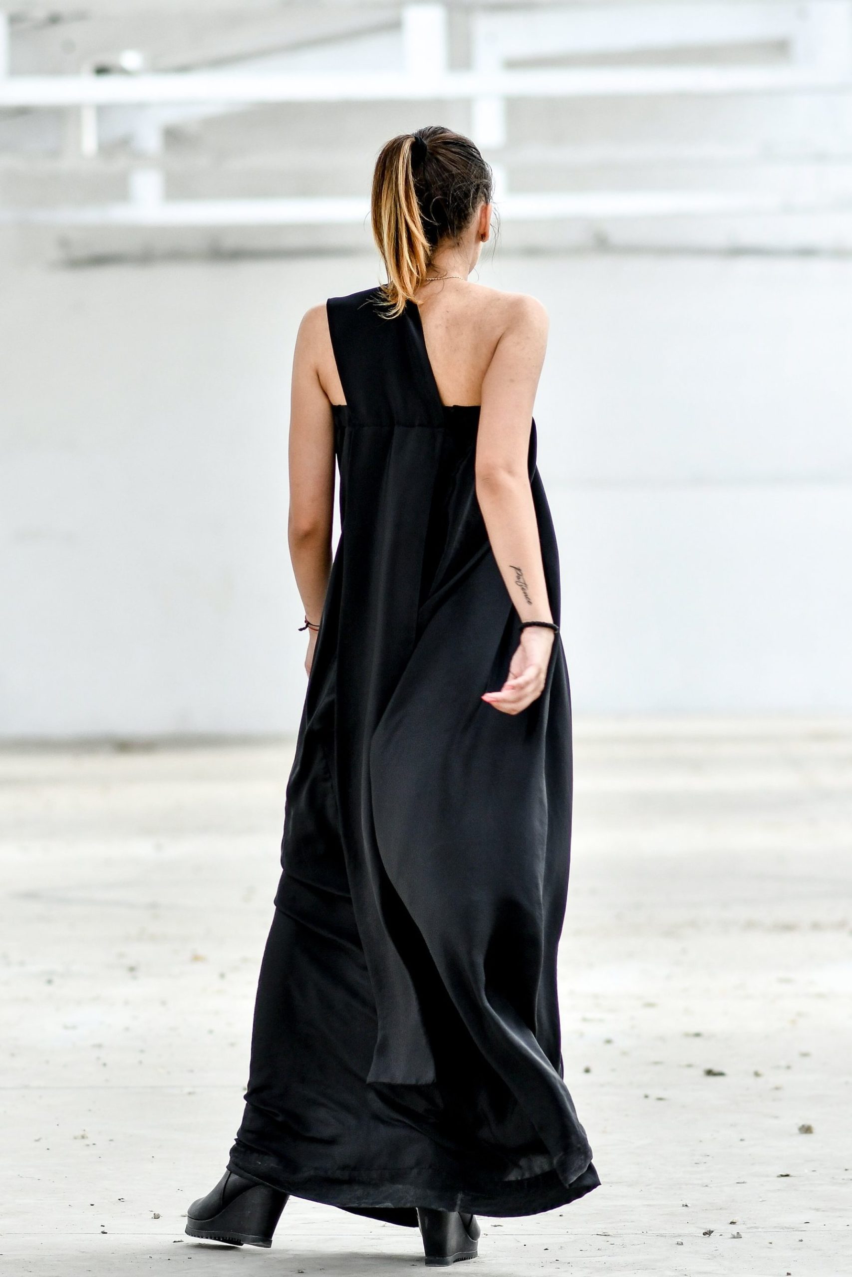 Loose Fit Maxi Dress In Black - ALLSEAMS